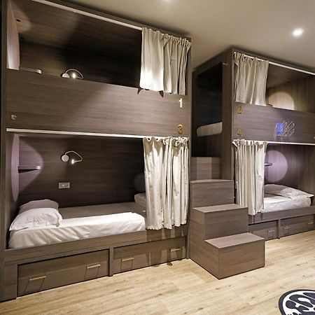 "La Locanda" Campione Del Garda Hostel Bagian luar foto