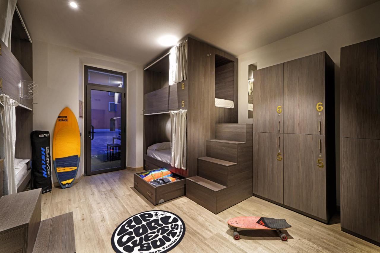 "La Locanda" Campione Del Garda Hostel Bagian luar foto