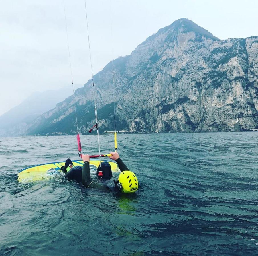 "La Locanda" Campione Del Garda Hostel Bagian luar foto
