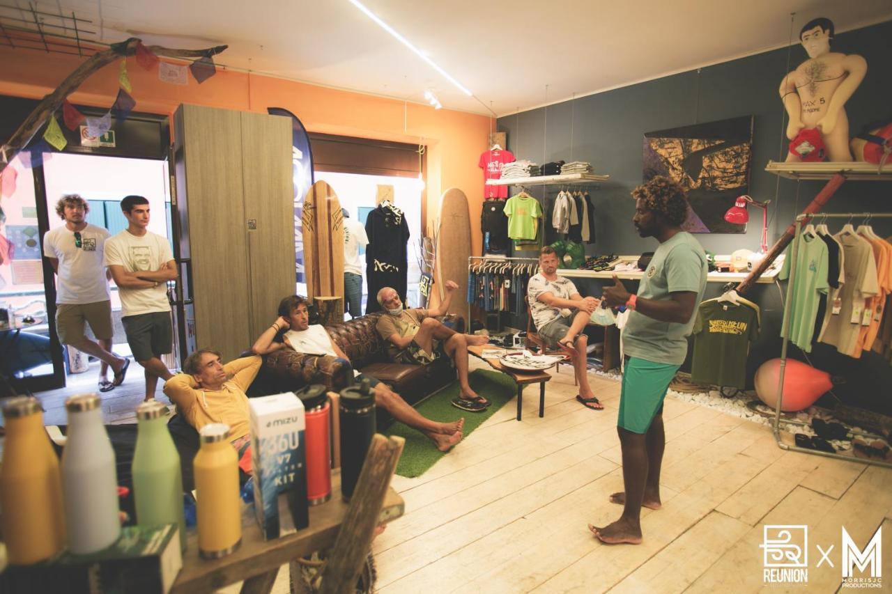"La Locanda" Campione Del Garda Hostel Bagian luar foto