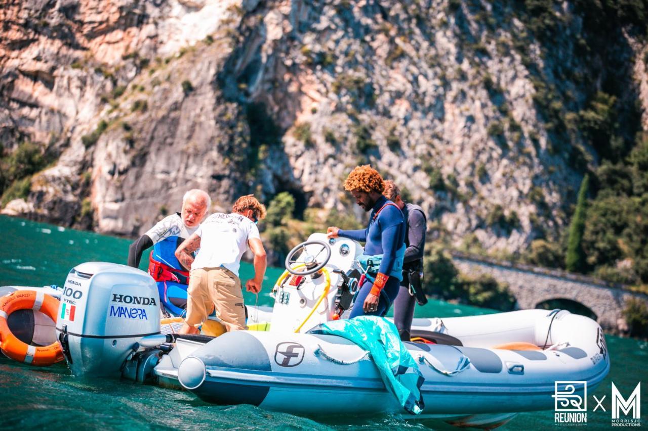 "La Locanda" Campione Del Garda Hostel Bagian luar foto