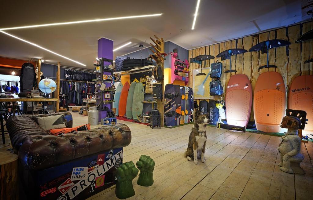 "La Locanda" Campione Del Garda Hostel Bagian luar foto