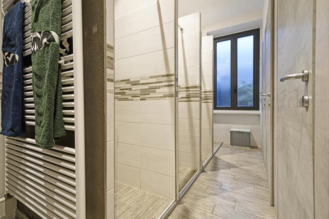 "La Locanda" Campione Del Garda Hostel Bagian luar foto